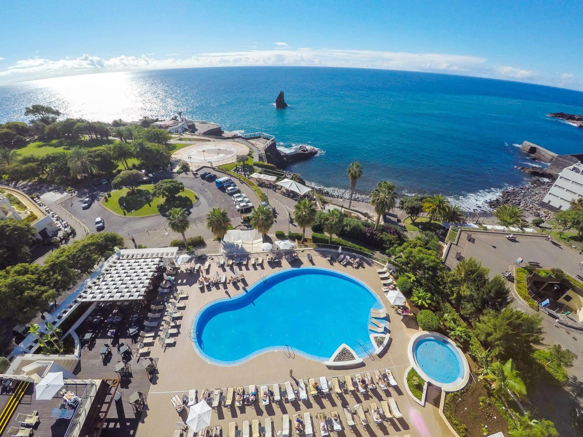 Отель Melia Madeira Mare Фуншал Экстерьер фото Aerial view of the resort